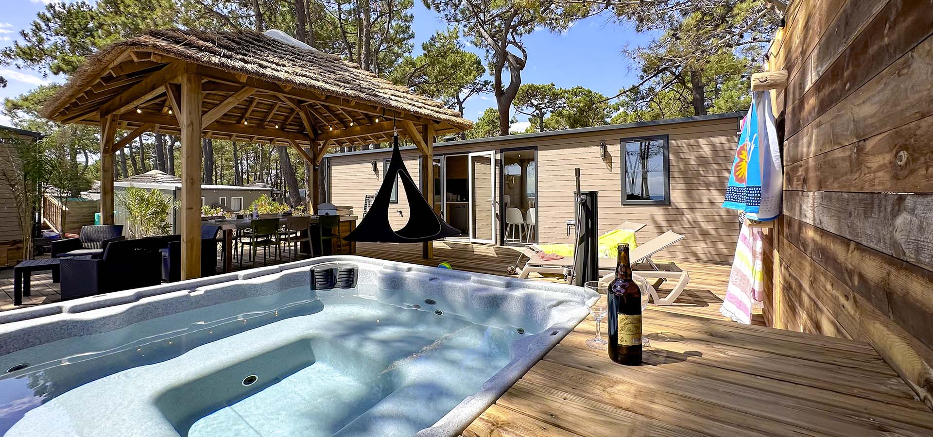 Camping san damiano bungalow Ultra lusso spa terrasse vue est