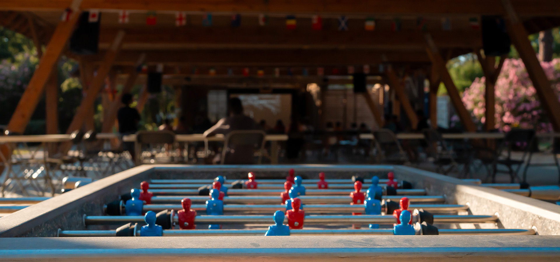 Camping san damiano jeux baby foot salle arriere plan