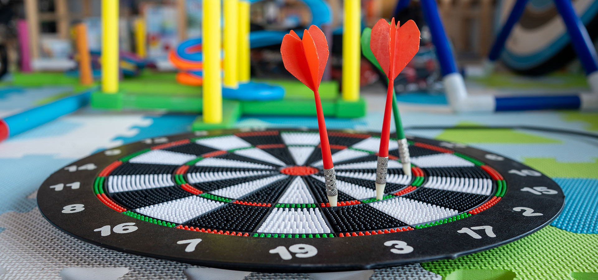 Camping san damiano jeux pret de jeux flechette