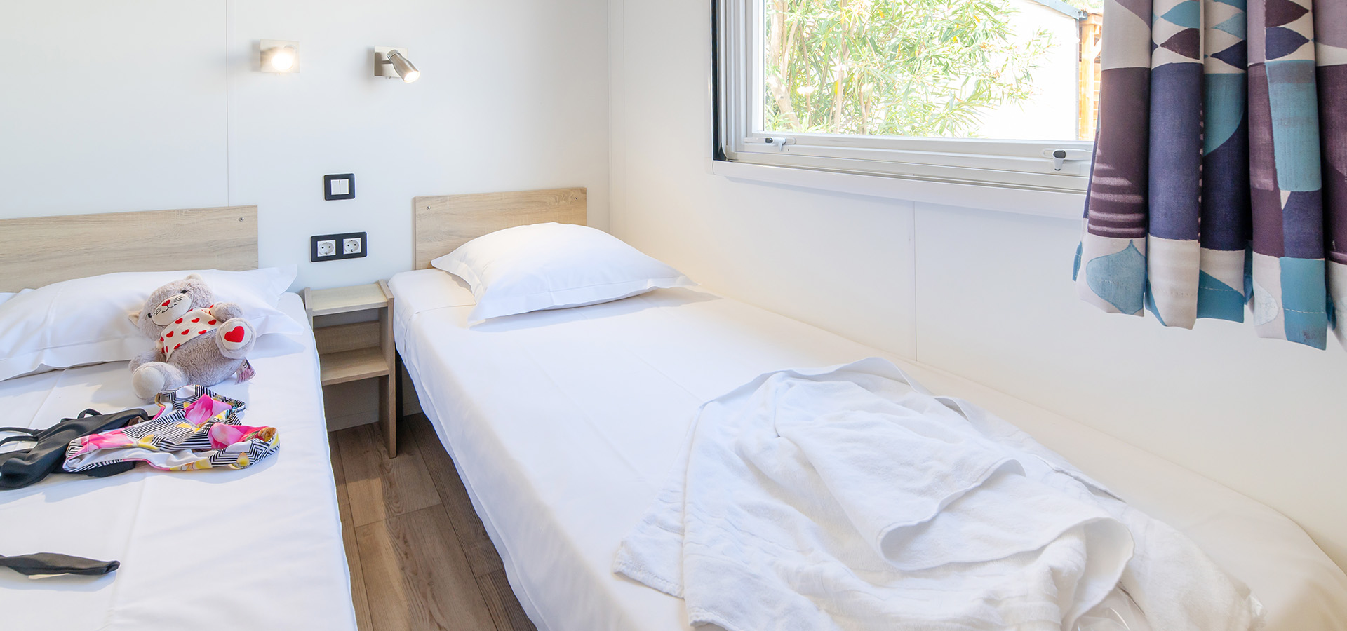 Camping san damiano bungalow amici terrasse chambre enfant