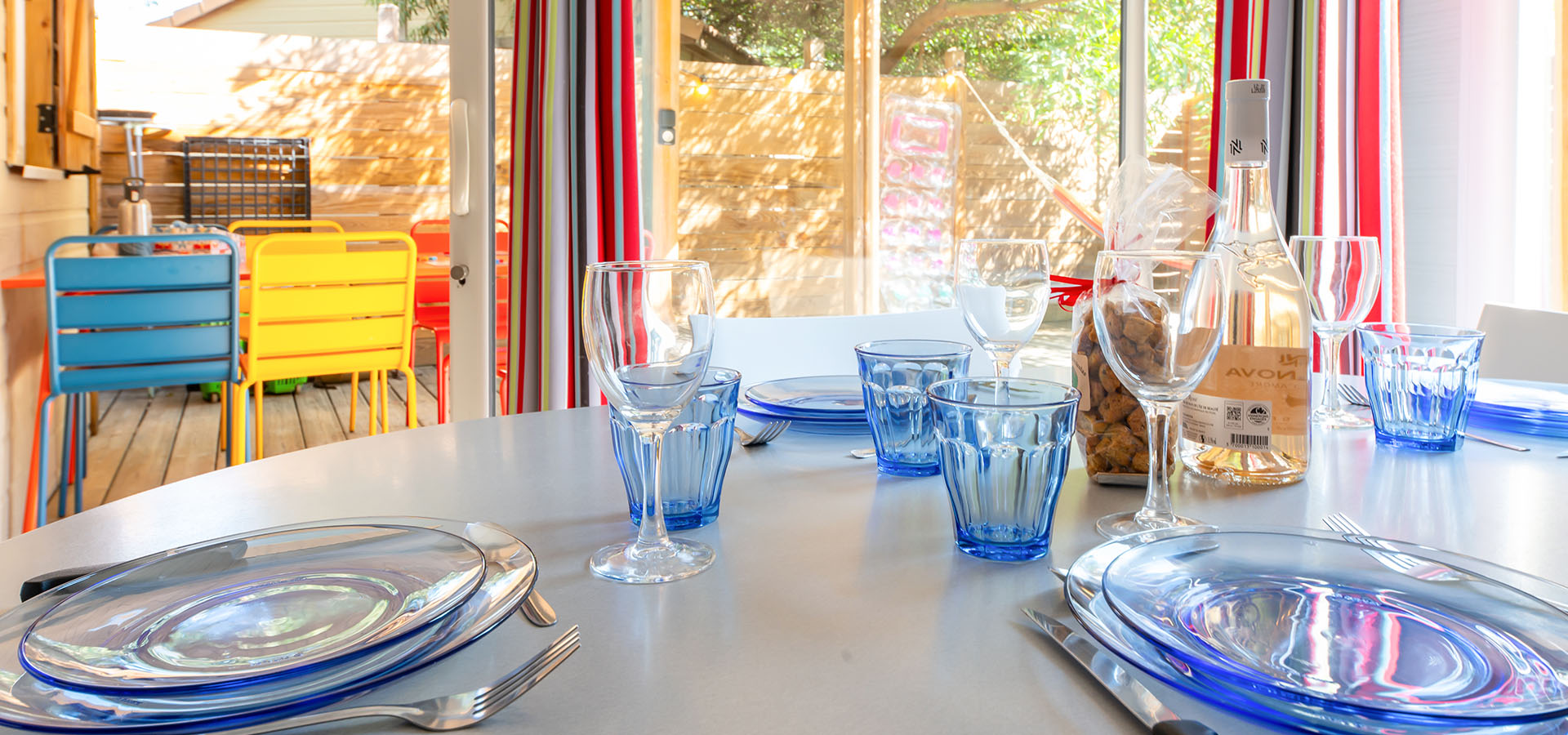 Camping san damiano bungalow giglio table vaisselle duralex
