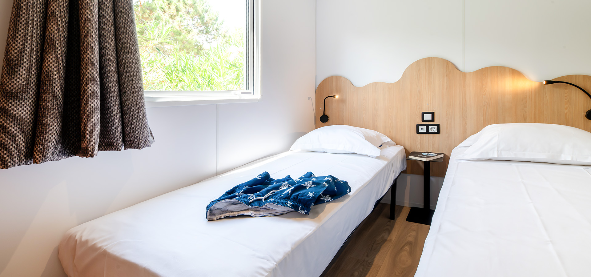 Camping san damiano bungalow giraglia chambre enfant