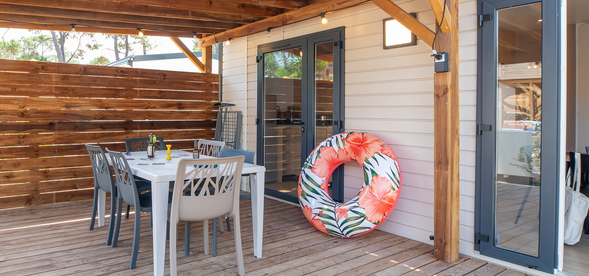 Camping san damiano bungalow giraglia terrasse bouee