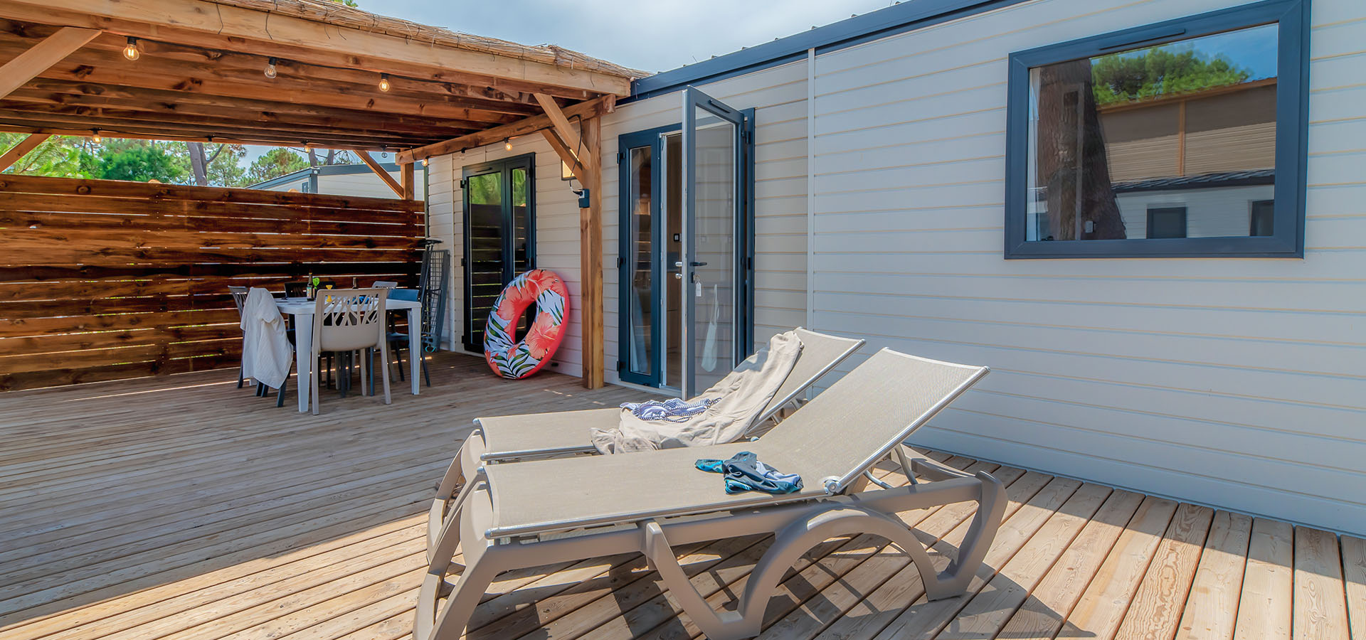Camping san damiano bungalow giraglia terrasse transat