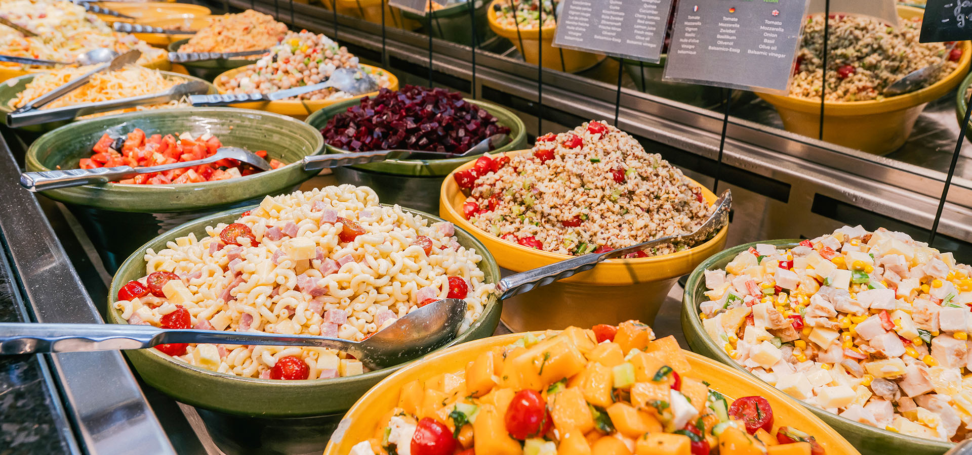 Camping san damiano supermarche carrefour express bar a salade gros plan saladiers